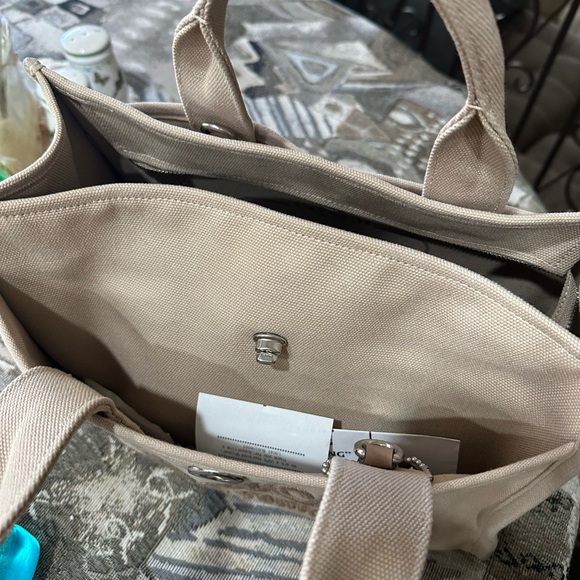 Coach - Picture 3 of 4